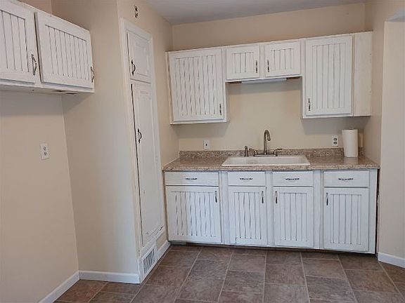 4th image of 2510 Brownell Blvd