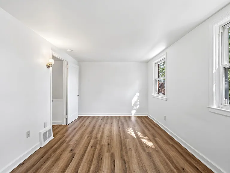 519 Vine St — Photo 16