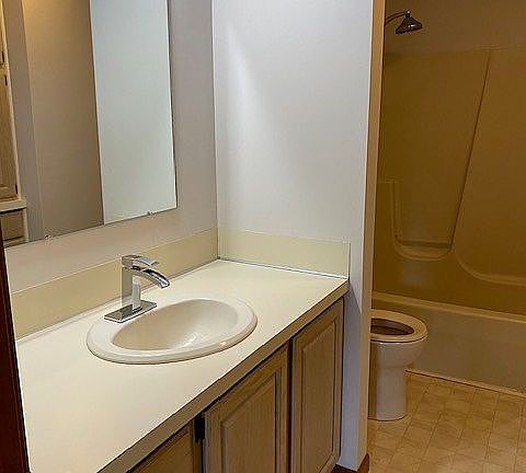 3rd image of 610 N Dexter St #612