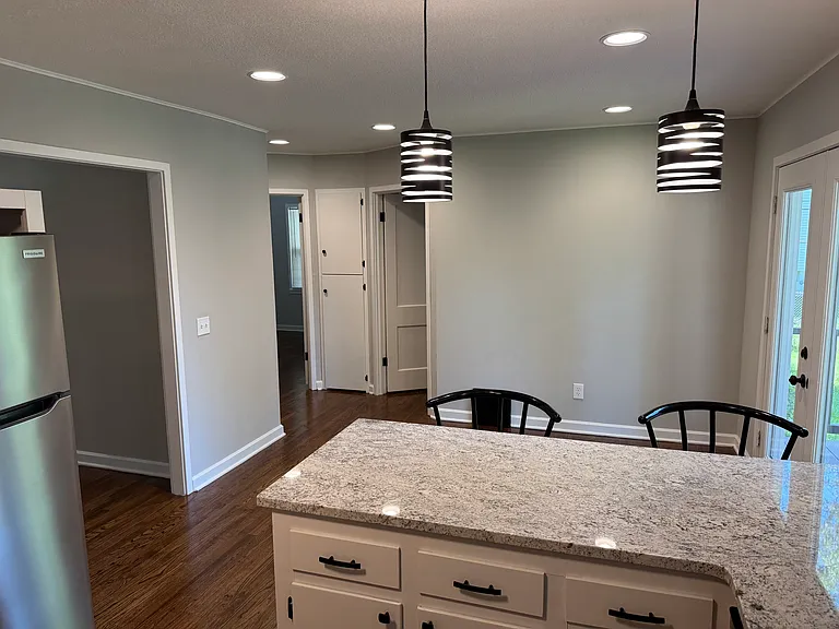 8542 Grandview Ave — Photo 5