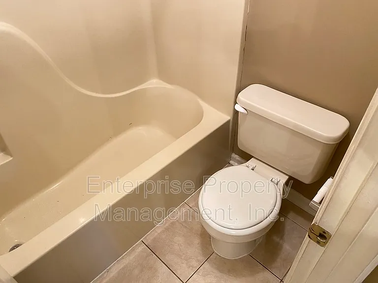 6496 Amberwood Cv — Photo 17