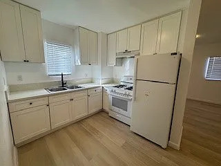 238 3/4 E 51st St — Photo 5