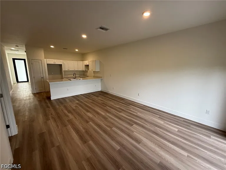 227 Ivan Ave S — Photo 5