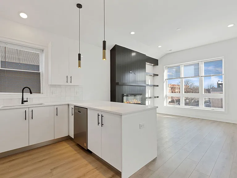 6500 S Maryland Ave #1 — Photo 4