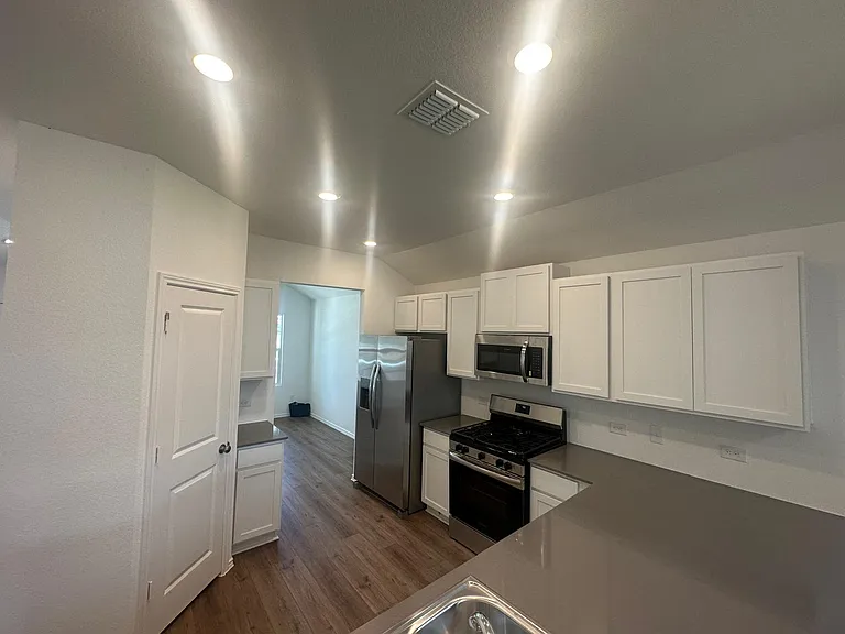 453 Alamito Ave — Photo 12