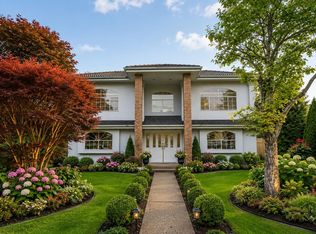 13798 92nd Ave, Surrey, BC V3V 1J2