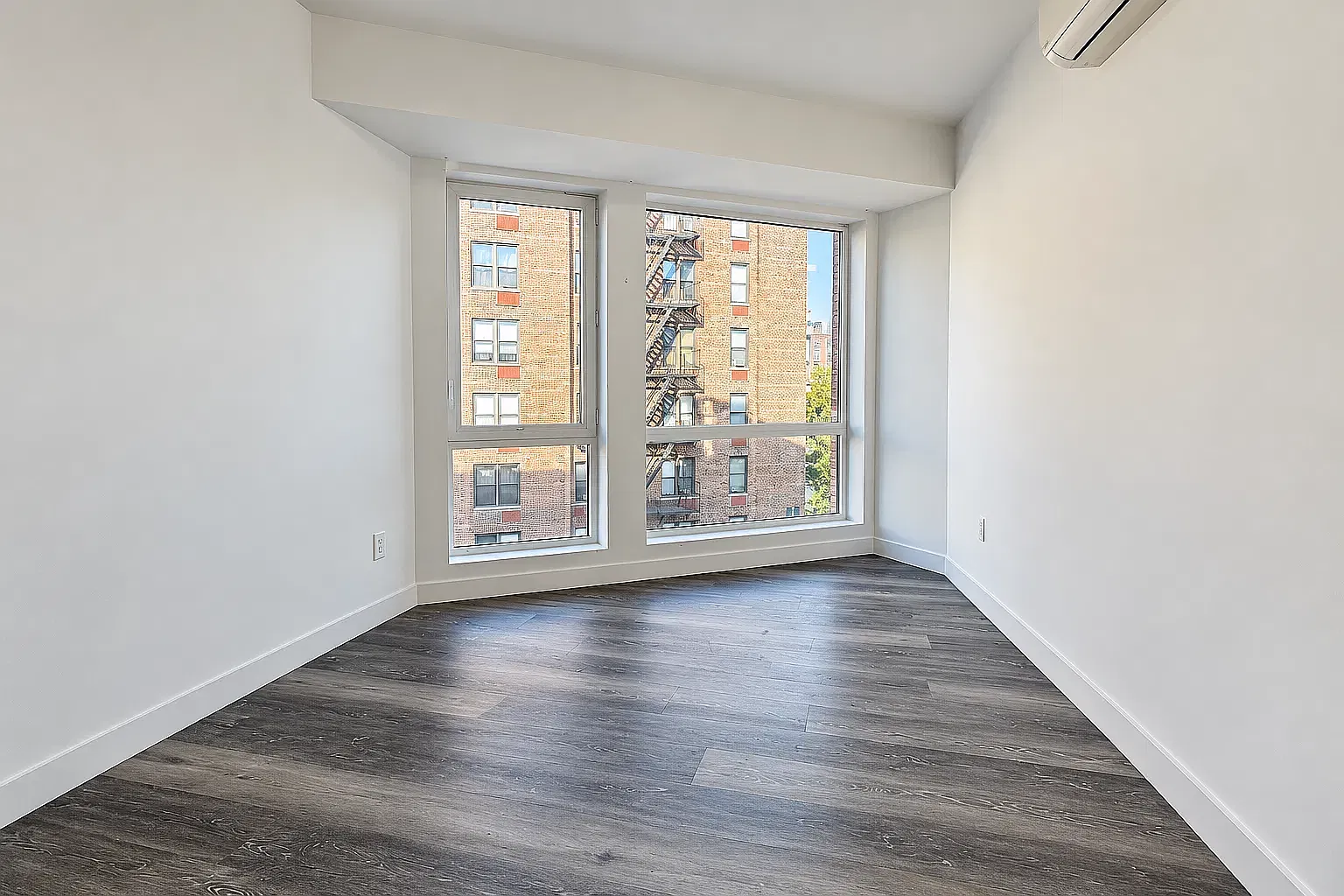 2735 East 13th Street — Photo 4