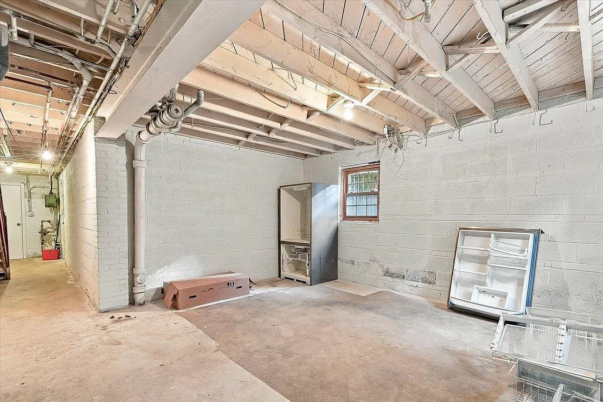 4 bed, 1.5 bath, $6,000 — Photo 3