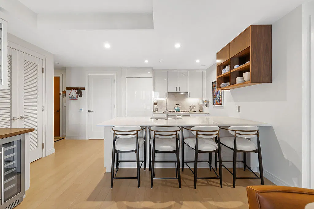 2 bed, 1152 sqft, $10,000 — Photo 1