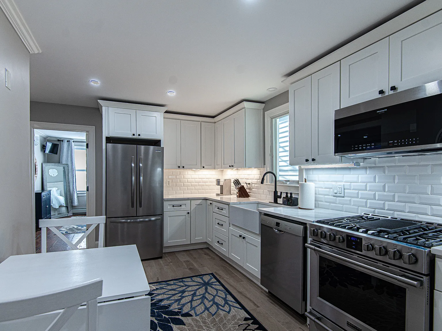 2 bed, 856 sqft, $2,600 — Photo 3
