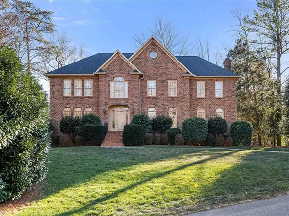 2800 Fieldwood Ct, Winston Salem, NC 27106