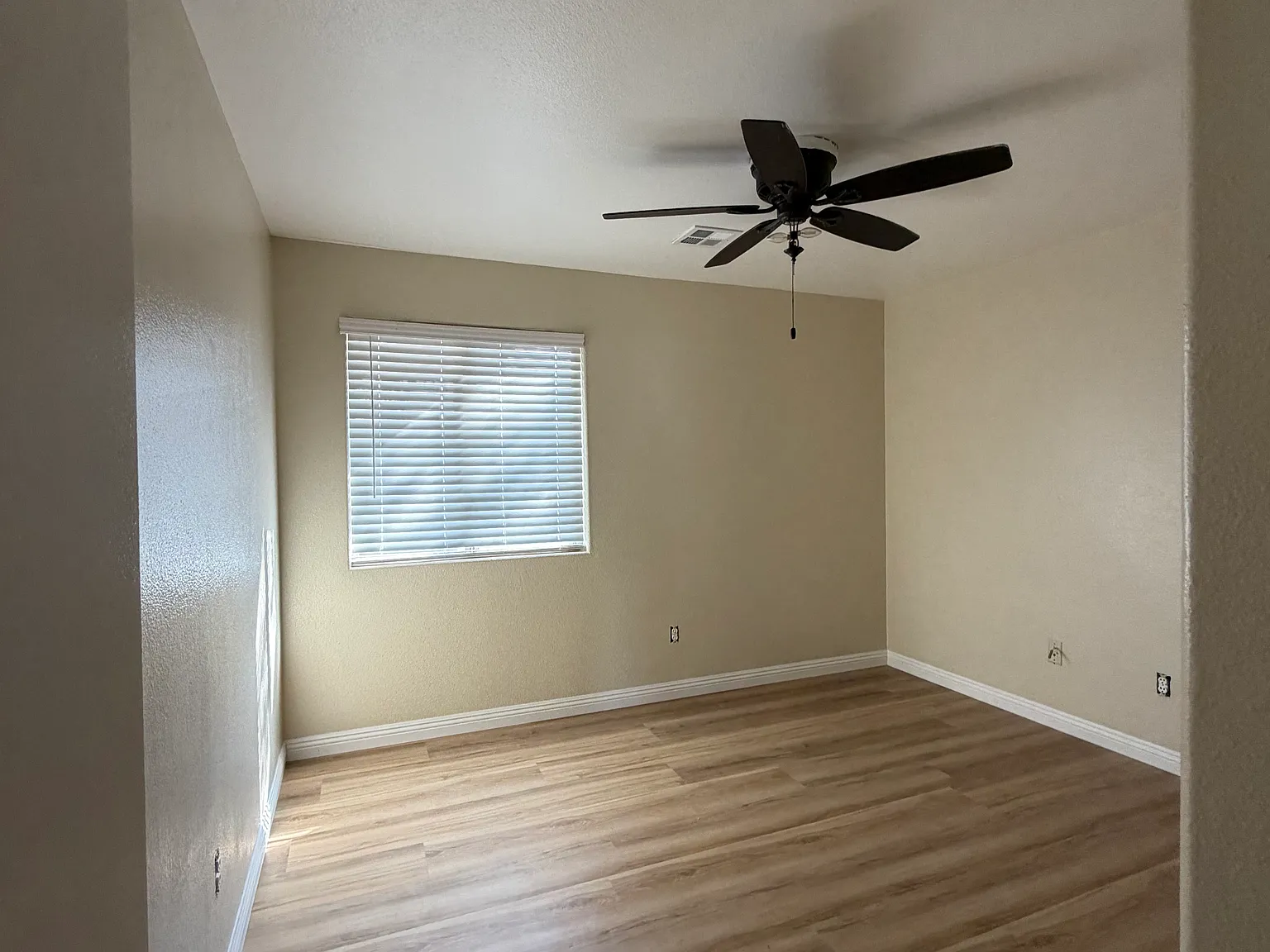 2 bed, 1050 sqft, $1,700 — Photo 3