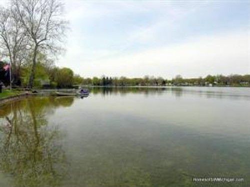 5th image of 4711 S Long Lake Dr