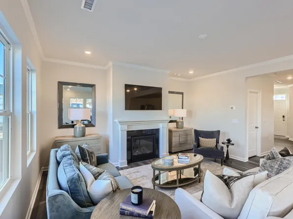 284 Beachcomber Dr, Lillington, NC 27546