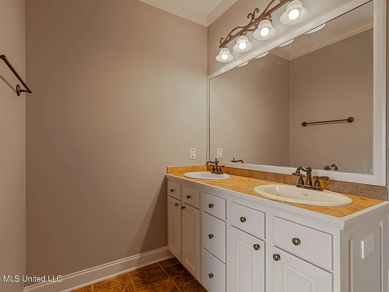 101 Sara Fox Dr — Photo 15
