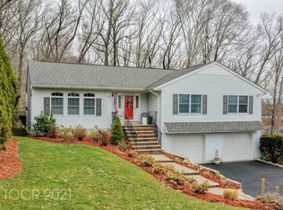 892 Ridgewood Blvd E, Washington Township, NJ 07676