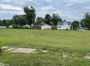 106 E Lee St, Seymour, IA 52590