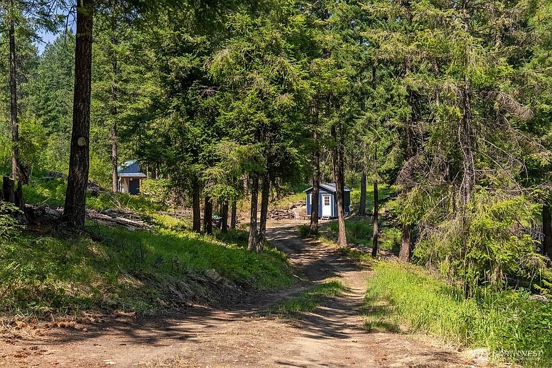 4th image of 84 Three Seasons Road