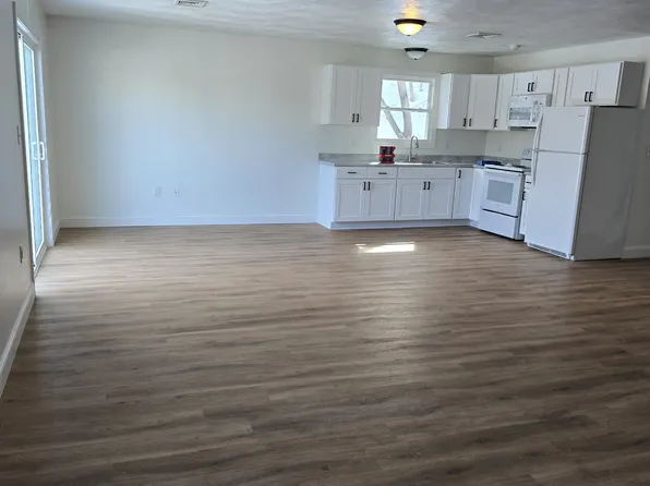 304 Front St #2R, Lincoln, RI 02865