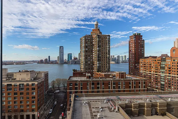 Rented by Compass | media 24