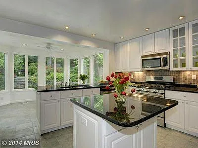 Kitchen -- Sink, Microwave, Stove and Oven
