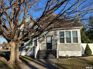 210 Lewis St, Dawson, IL 62520