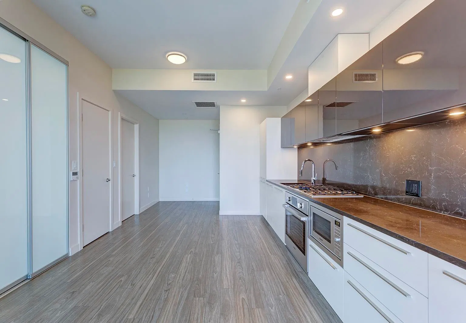 1 bed, 500 sqft, $2,200 — Photo 2