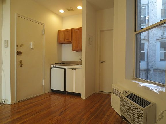 2nd image of 26 King St APT 15