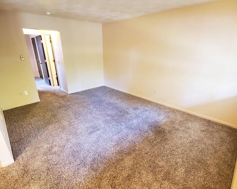 2nd image of 3811 Sandhurst Dr APT 211