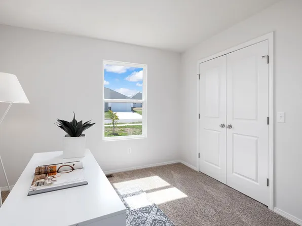 122 Pin Oak Dr, Aurora, MO 65605