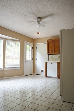 5th image of 5821 Janet Dr