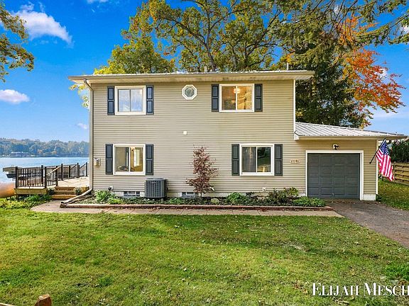 4th image of 57586 Gearharts Landing Rd