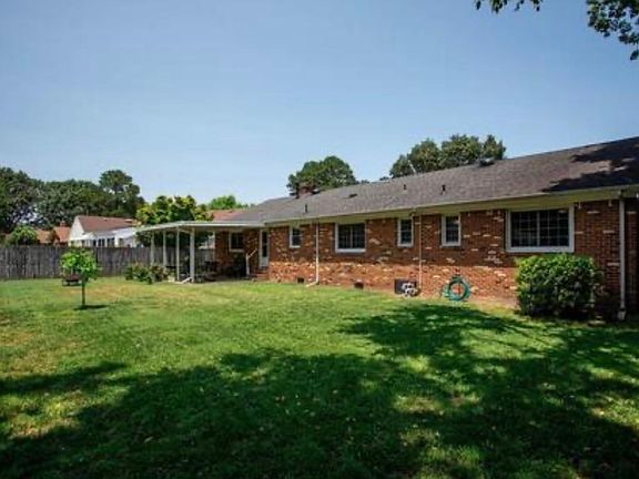 3rd image of 4605 Vineyard Ln
