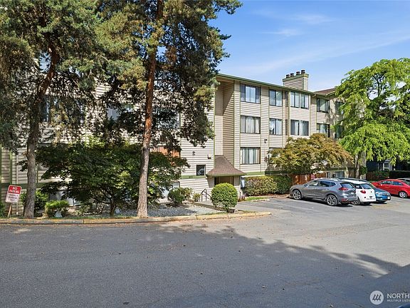 2nd image of 9512 1st Avenue NE #202