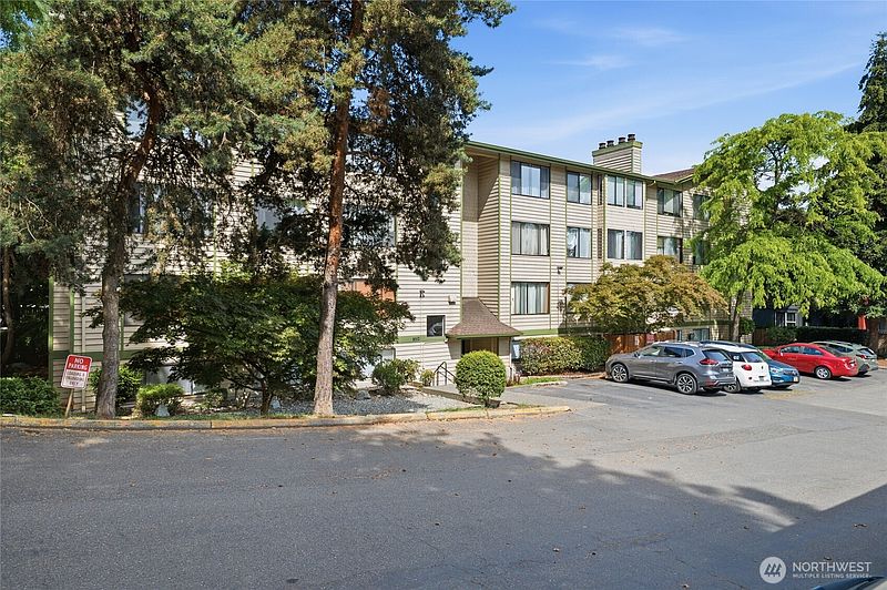 2nd image of 9512 1st Avenue NE #202