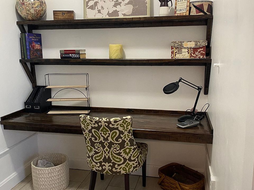 Office/Desk Area