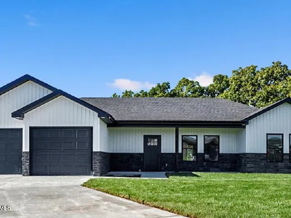 734 Vine Dr, Holts Summit, MO 65043