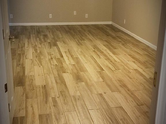 5th image of 219 Hunter Hills Cir #1A