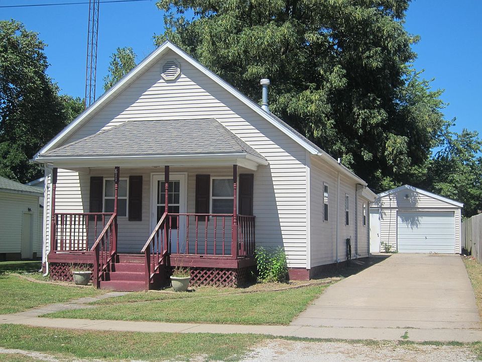 FRONT OF 811 LINCOLN
