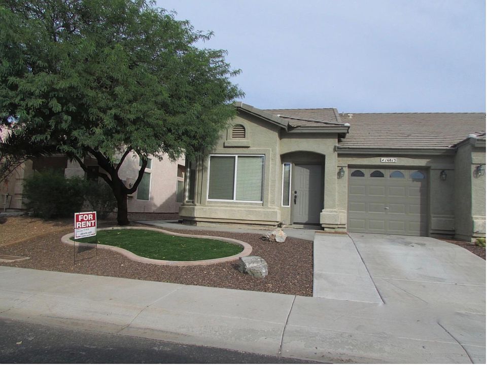 Front of House with One Car Garage