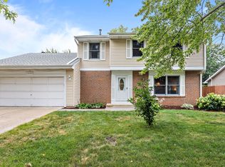 1422 Sunnybrook Dr, Naperville, IL 60540