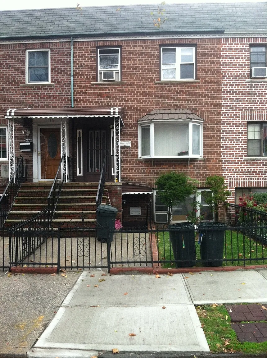 128 Bay 40 St photo 1