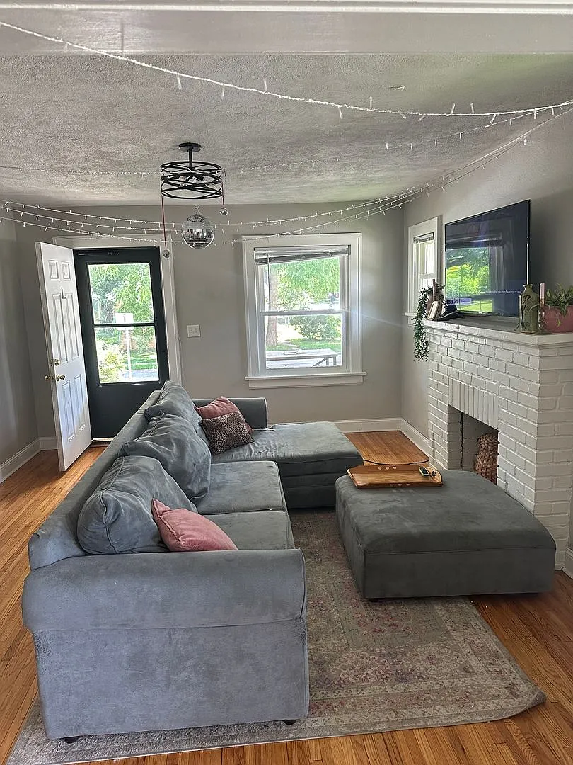 Pre-Leasing For August - Near MSU - Secure Today — Photo 2