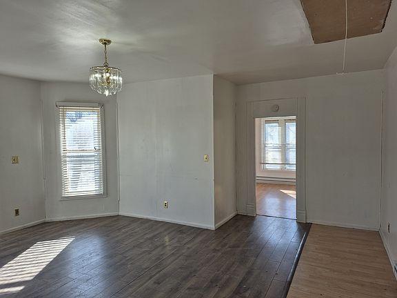 5th image of 1203 Bank St #1/2