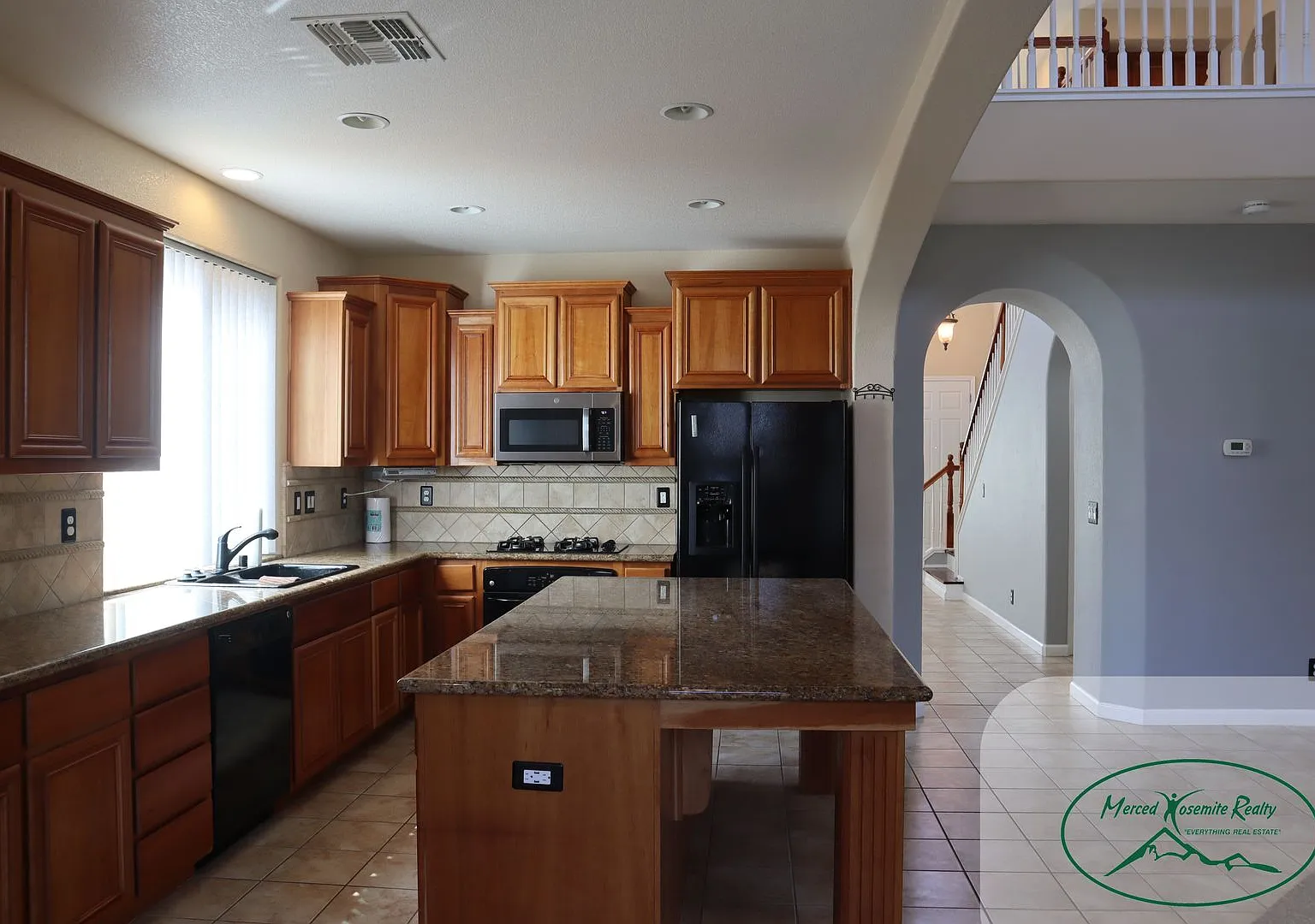 Apply Now! 4 bd 3bath 2,676 sq. ft. — Photo 3