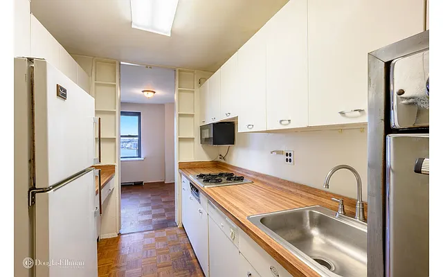 Sold by Douglas Elliman | media 24