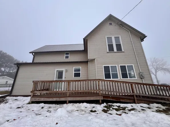 402 9th St NW, Waukon, IA 52172