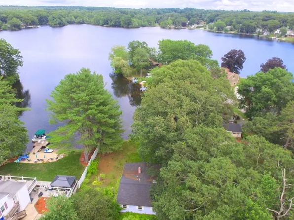 121 Lakeshore Dr, Blackstone, MA 01504