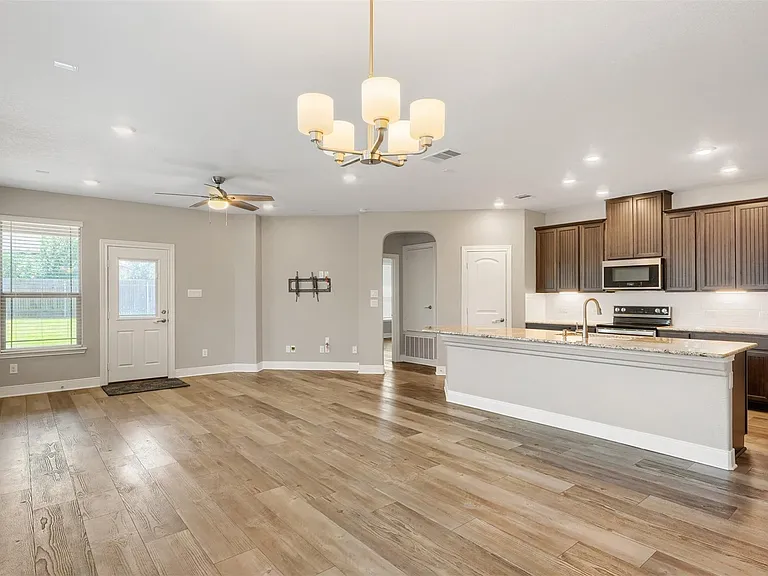 199 Kennicott Dr — Photo 7