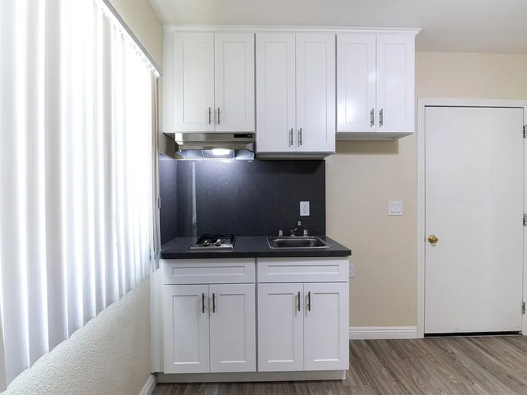 Oxford Suites — Photo 8